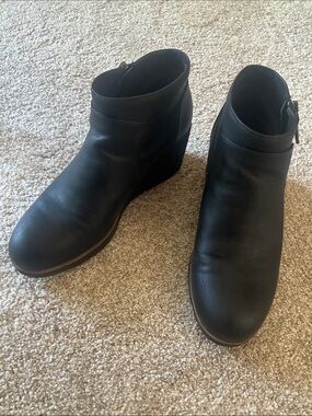 Dr. Scholl's Black Leather Wedge Ankle Booties EXTREMELY COMFORTABLE